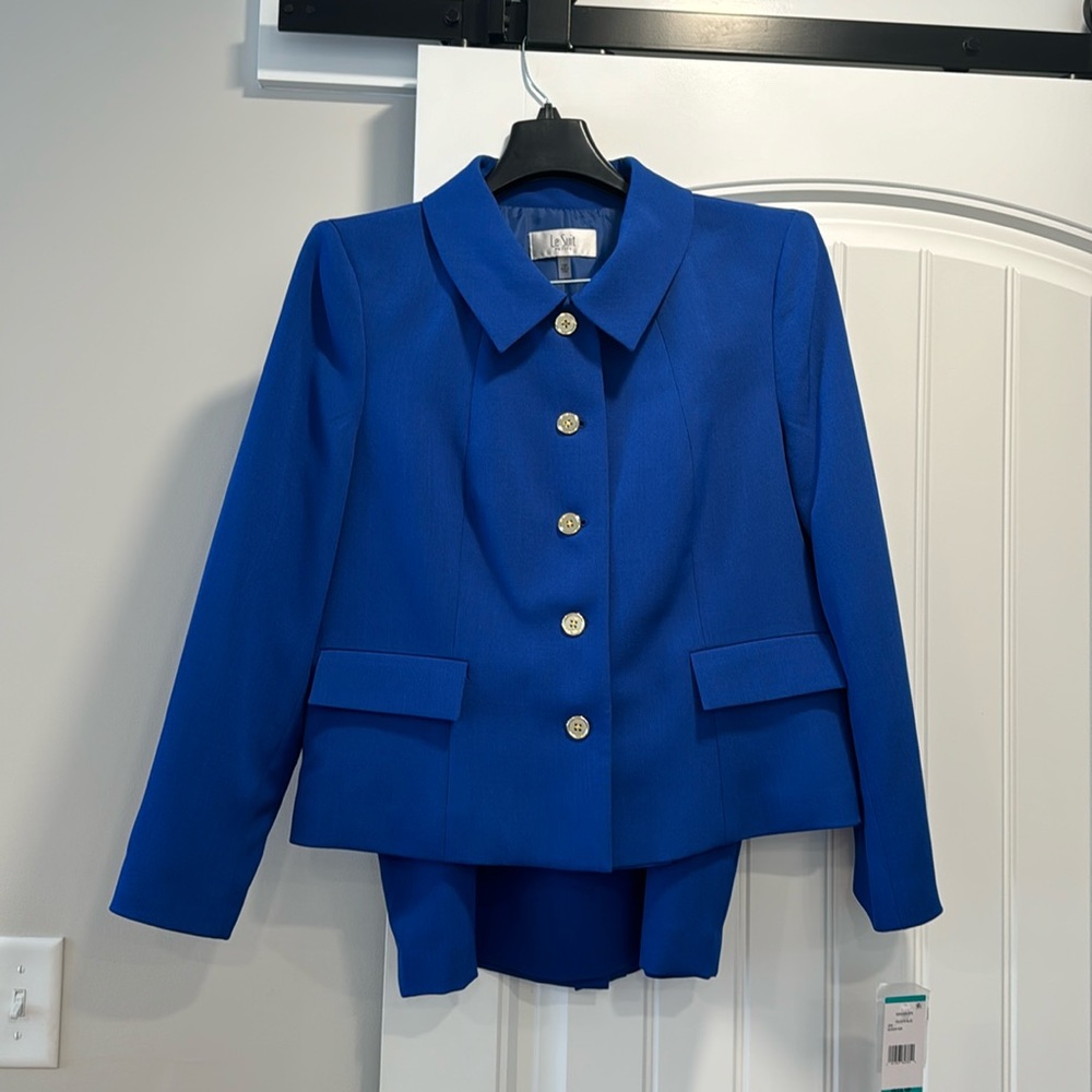 Le Suit royal blue  skirt suit set with gold buttons. Size 16p.